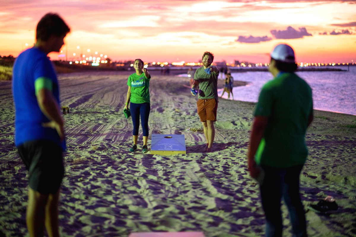 Islanders don't need an excuse to go to the campus beach on a Monday, but #NationalBeachDay is a pretty good one🏖️ ☀️ 🐚  #TAMUCC