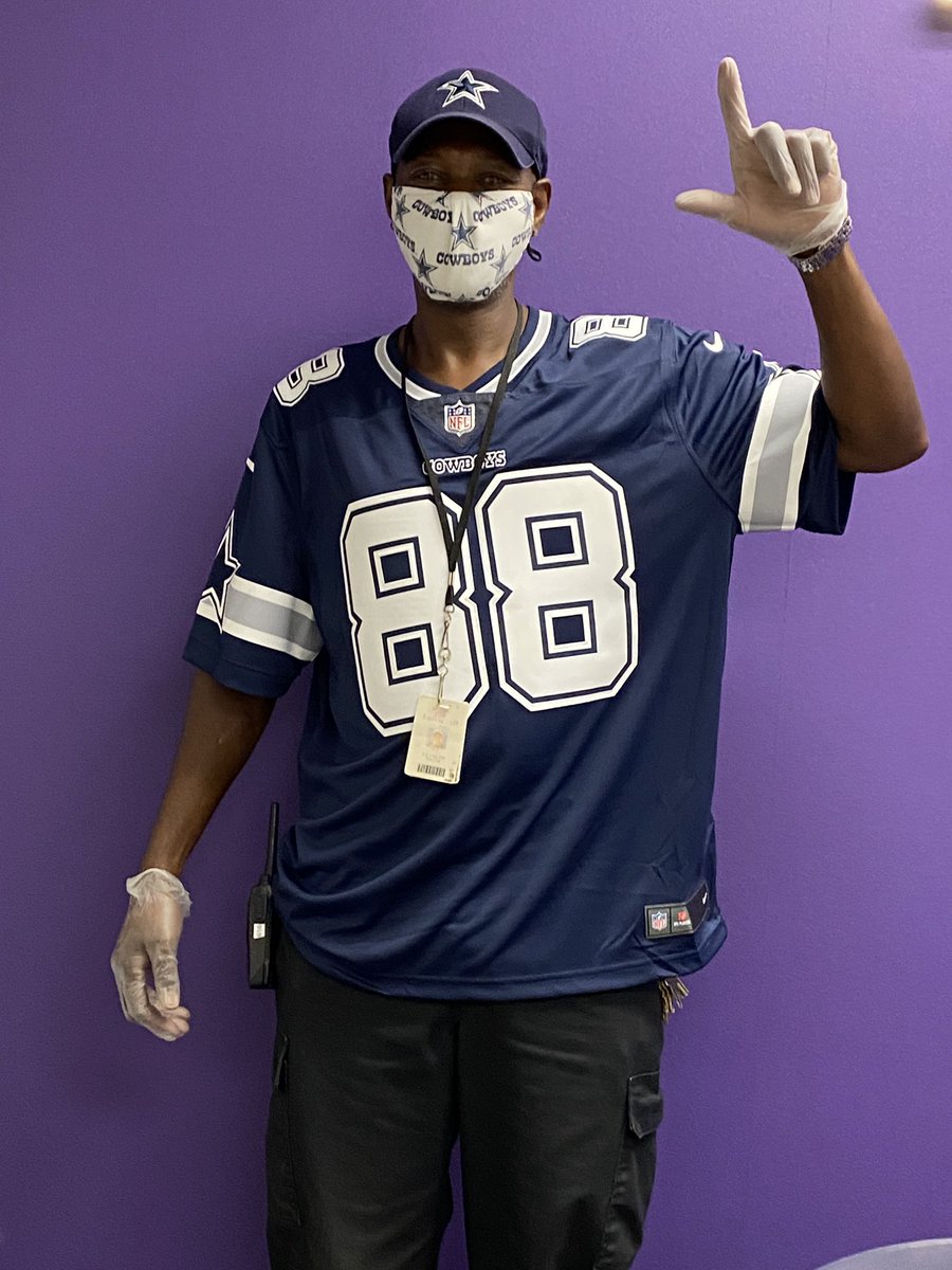 media_lhs's tweet photo. One of the biggest @DezBryant fans out there, Mr.Miller showing his LHS spirit and repping LHS alumni, along with even more students bringing the pride! #LHSrising #BeatNac @AndreEmmons @TeamLufkinISD @asoderquist https://t.co/V3bkkc1D32
