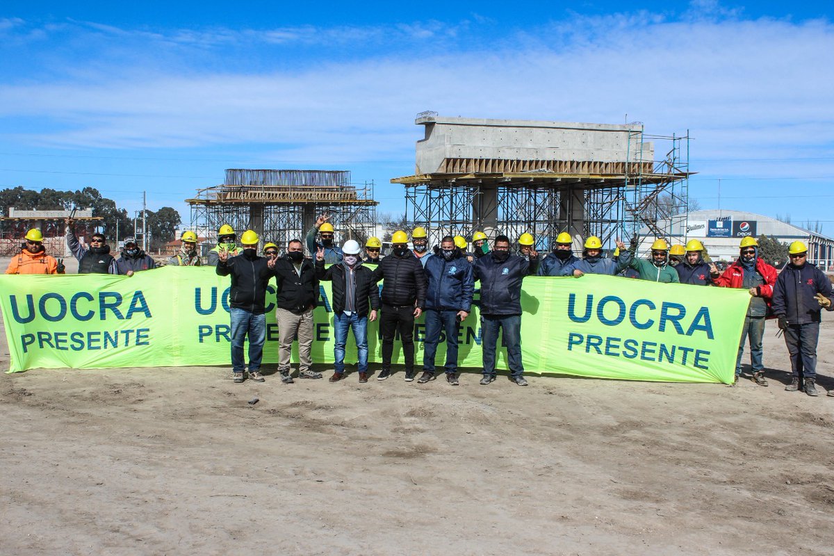 Aguero_M_A's tweet photo. Gracias a los fondos de Nación, logré ver el avance en la reactivación de la obra más importante de la ciudad, la Autopista Paso Urbano (El Cholo). Generando más fuentes de trabajo. Agradezco a Carlos Boer y #UOCRA por la invitación. https://t.co/XGmTFwsOit
