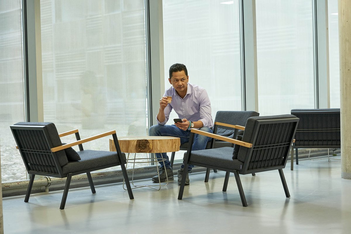 Exclusive Collection - contractfurnitureuk.com/product-tag/sa…

Introducing one of our Satelliet Original's, 25.25 Lounge Armchair - which has a box profile steel frame in various colours, with teak armrests finished with a seat and back cushion upholstered in your choice of fabric or leather.