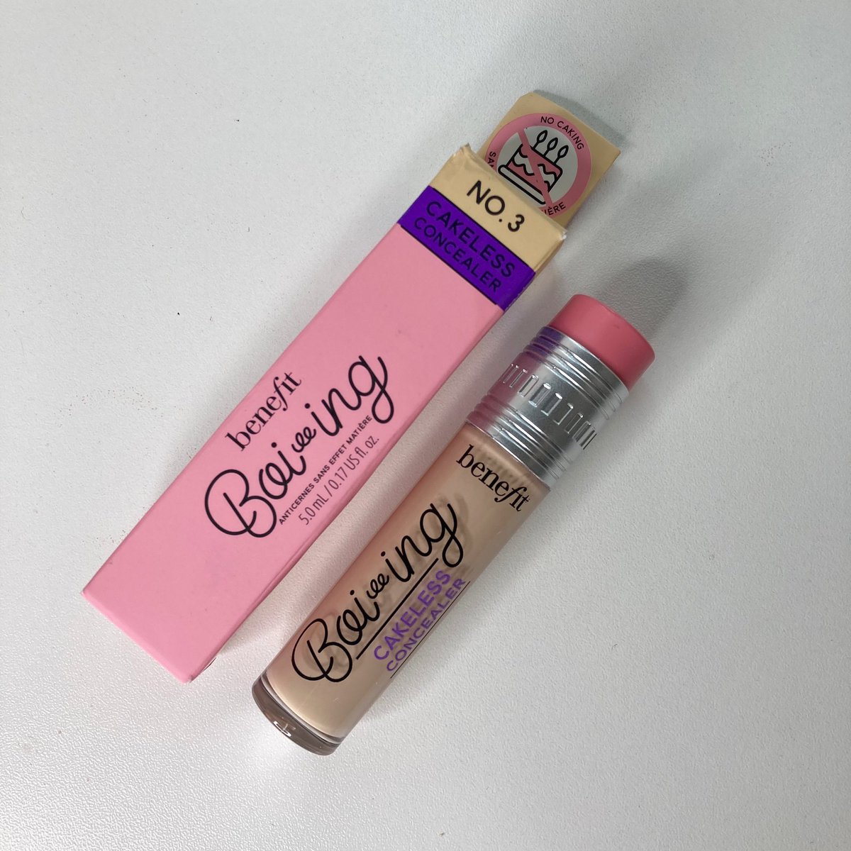 makeupdelirium's tweet image. Concealer Boi Ing @BenefitBeauty cakeless concealer in shade No. 3
.
.
.
#concealer #benefitcosmetics #cakeless #cakelessconcealer #makeup #makeupartist #flatlaymakeup #beauty #beautyblog #beautymakeup