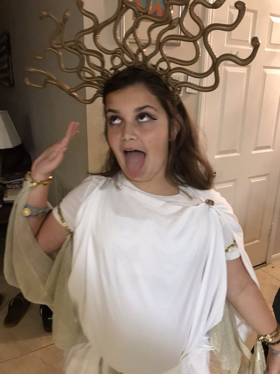MsLoyeEngIV's tweet photo. HOMECOMING DRESS UP DAY LETS GO! #ahs #jpnd #alvinyellowjackets #hoco2021 #alvinstuco #medusa #AssassinsCreedOdyssey #passmoreelementary #alvinisd @alvin_stuco @PassmoreElem https://t.co/UZIsxVT9Dh
