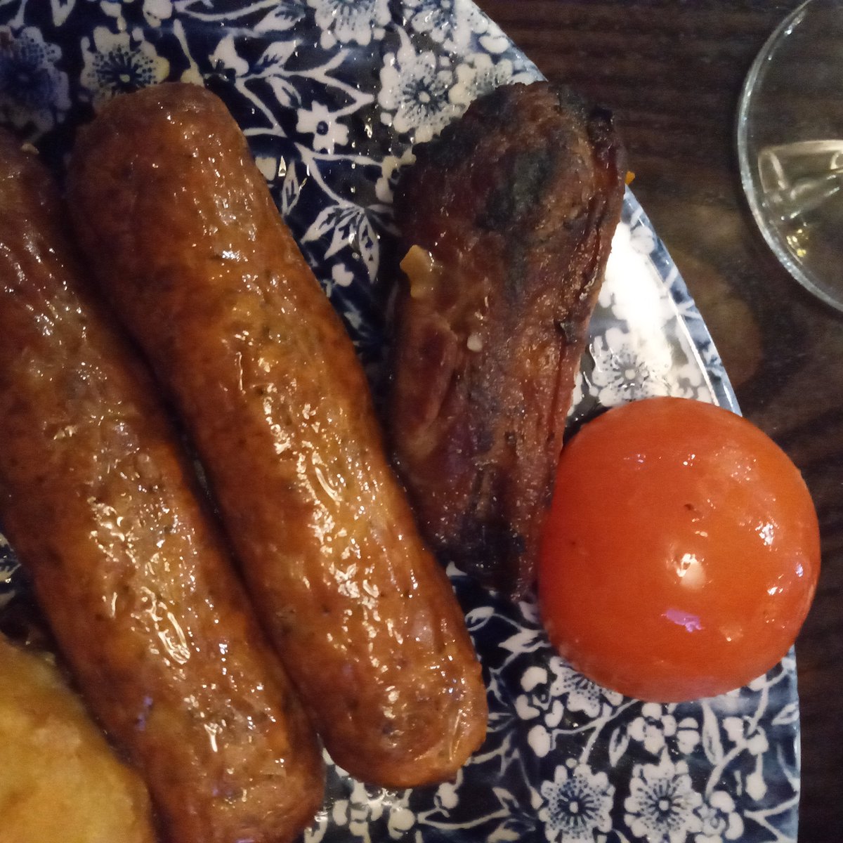 wenchess23's tweet photo. #wetherspoons has gone right downhill now!!! Will not be wasting my money anymore!!!! #tinysteak #rudestaff #nomore https://t.co/LLxWqC8vmv