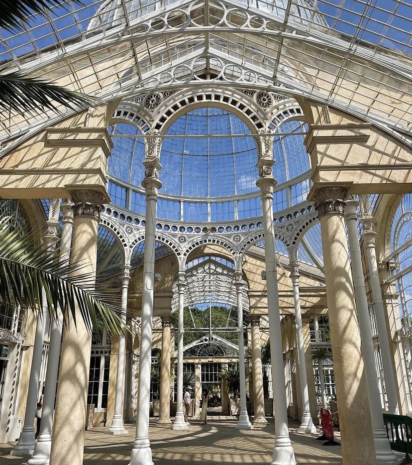 Hannah_Clarke94's tweet photo. Apparently the music video for Love (Sweet Love) was filmed at Syon House. If this is true then it looks like we're getting Woman Like Me 2.0 ๐ฅ๐ฅ๐ฅ #LoveSweetLove #LITTLEMIXISCOMING https://t.co/nkHjnS1gHC