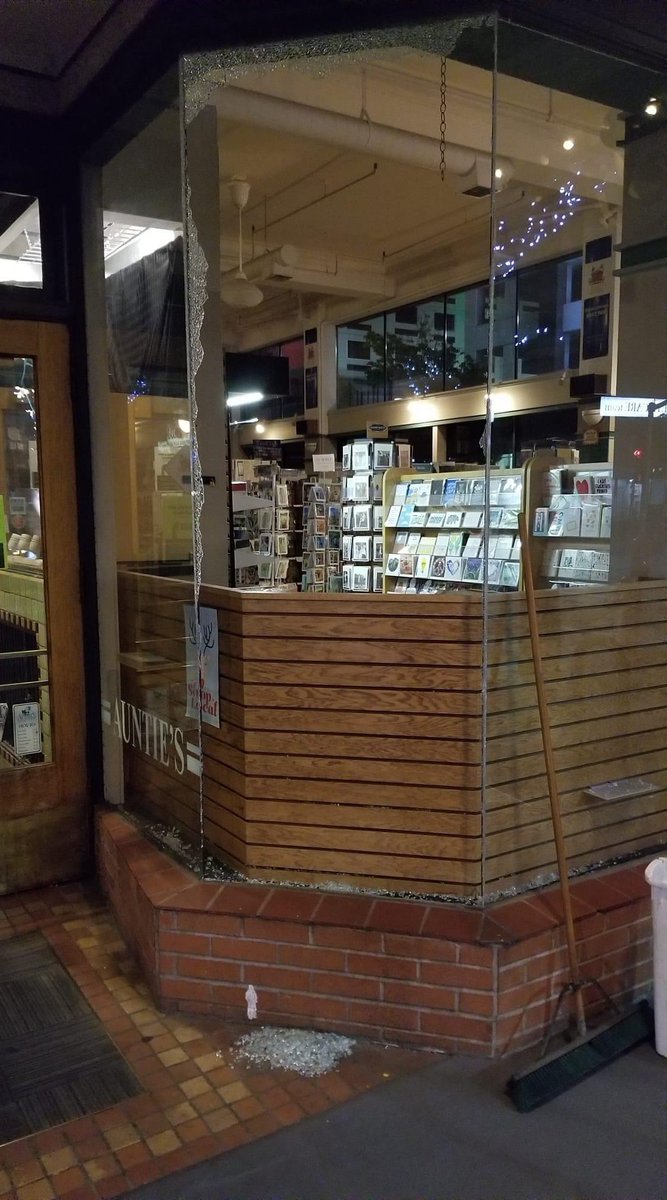 Auntie's Bookstore tweet media