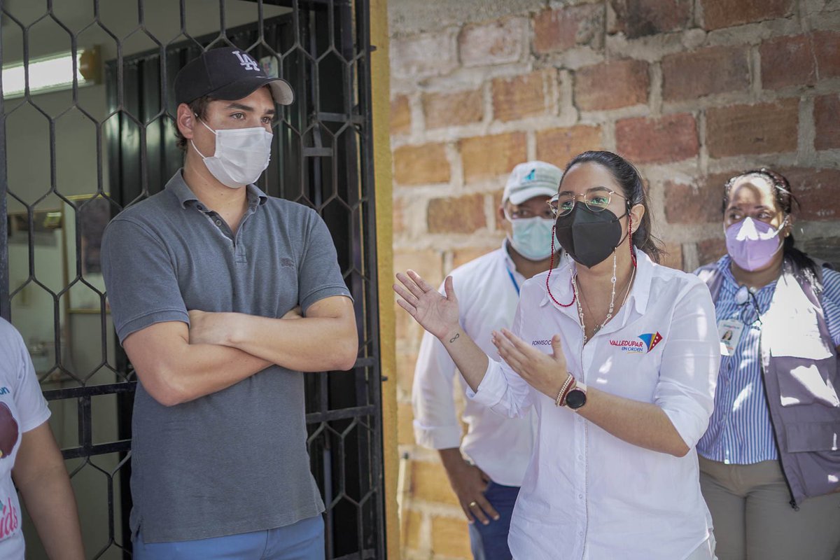 MaFdaGongora's tweet photo. Jóvenes sirviéndole a nuestra comunidad. #Escool @jorgefdcastro https://t.co/QDhY0klQme