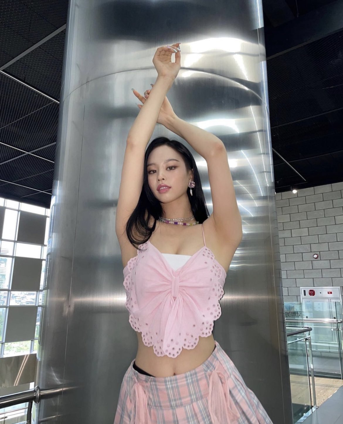 E-DX-U2X0AMByBd?format=jpg&name=large