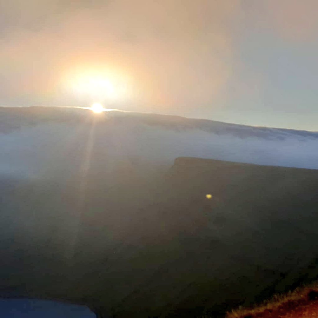 RhiDavies01's tweet photo. This morning's sunrise at Llyn y fan fach
#llynyfanfach #blackmountains #ladyofthelake #sunrise #earlystart #5amstart https://t.co/XhFoEp0xXc