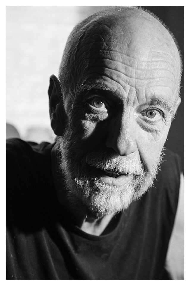 Wiert is zaterdagochtend overleden. 

In zijn ‘overdrachtsdocument’ staat dat we via zijn Facebook en Twitter in onze eigen woorden mogen berichten dat hij de pijp uit is, maar wel met een foto uit de zwart wit serie van Josje.