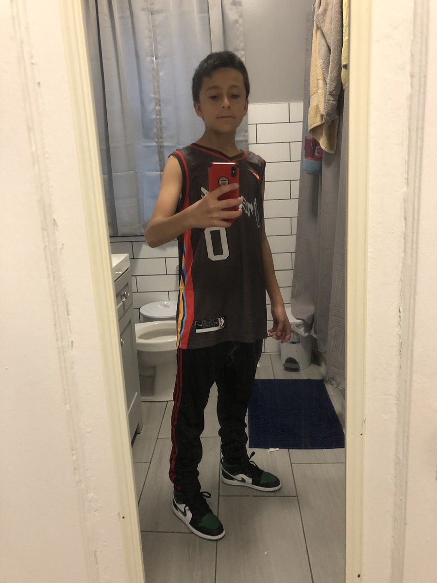 Diegodi13515595's tweet image. First day of school drip @Dame_Lillard rate the drip