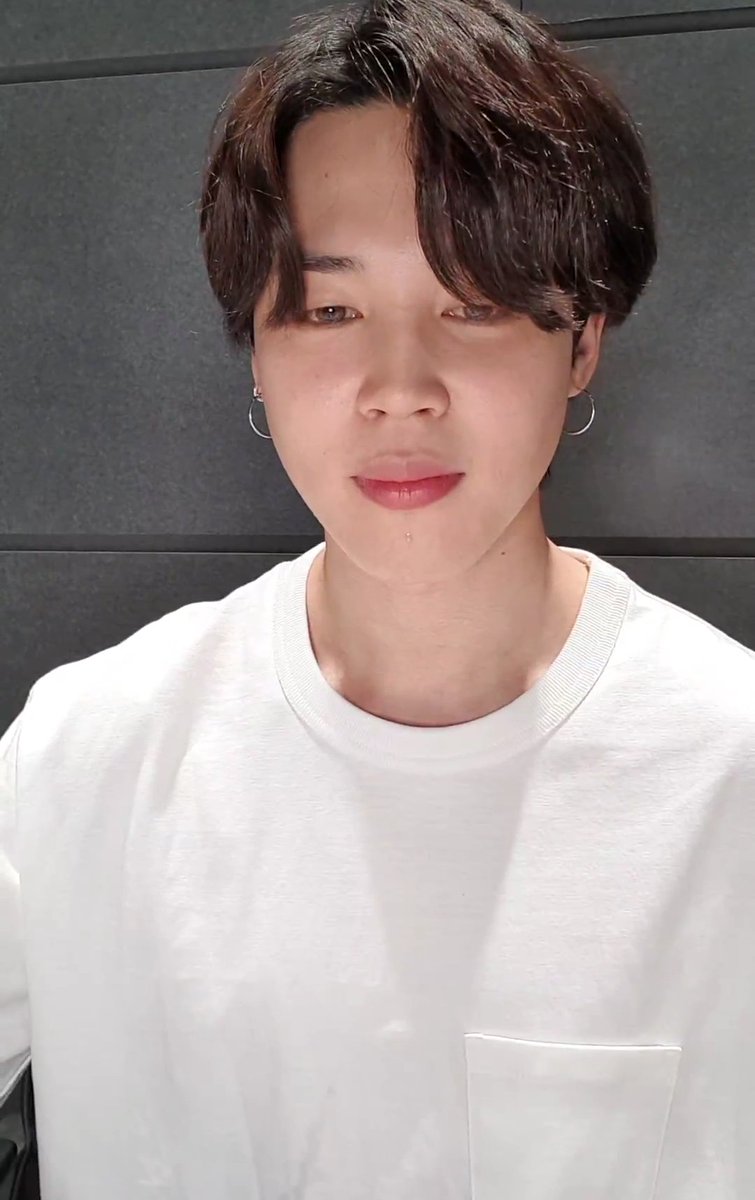 Keulloi_Kim's tweet photo. ~Thread~
{Jimin Vlive 30/08/21}
Jai vais des screen pour ceux/celles qui ont rater le live de Jimin et pour ceux/celles qui voudraient des screen (je les ai déjà recadrer !)
#JIMIN #jiminlive #jiminbts #BTSJIMIN #threadbts https://t.co/CNQywiu2Pu