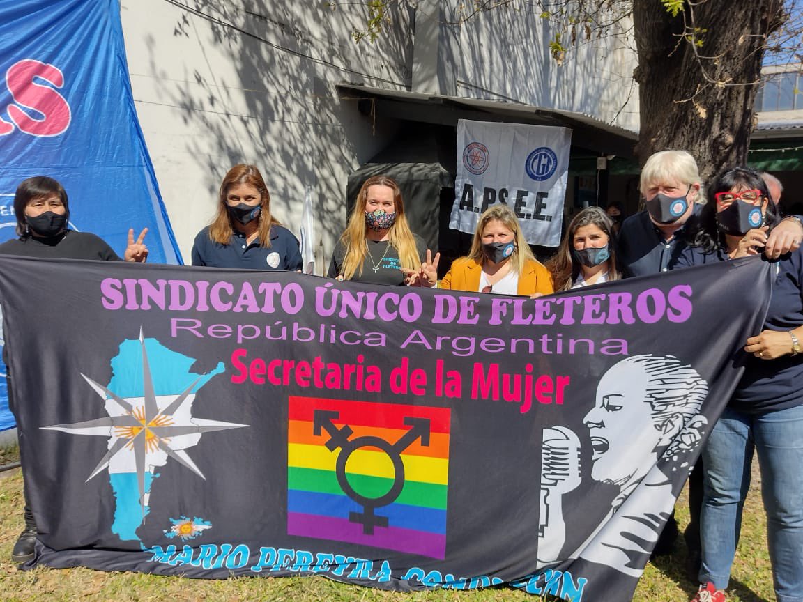 siunfletraok's tweet photo. 📍La Secretaría de la Mujer del SIUNFLETRA participó en #Quilmes del encuentro “Mujeres Sindicalistas de Quilmes, F Varela y Berazategui”, en el que estuvieron la Intendenta @mayrasmendoza, la diputada nacional @Vsiley y la directora de Equidad de @MinMujeresPBA @claudialazzaro_ https://t.co/LCSHCrXqTM