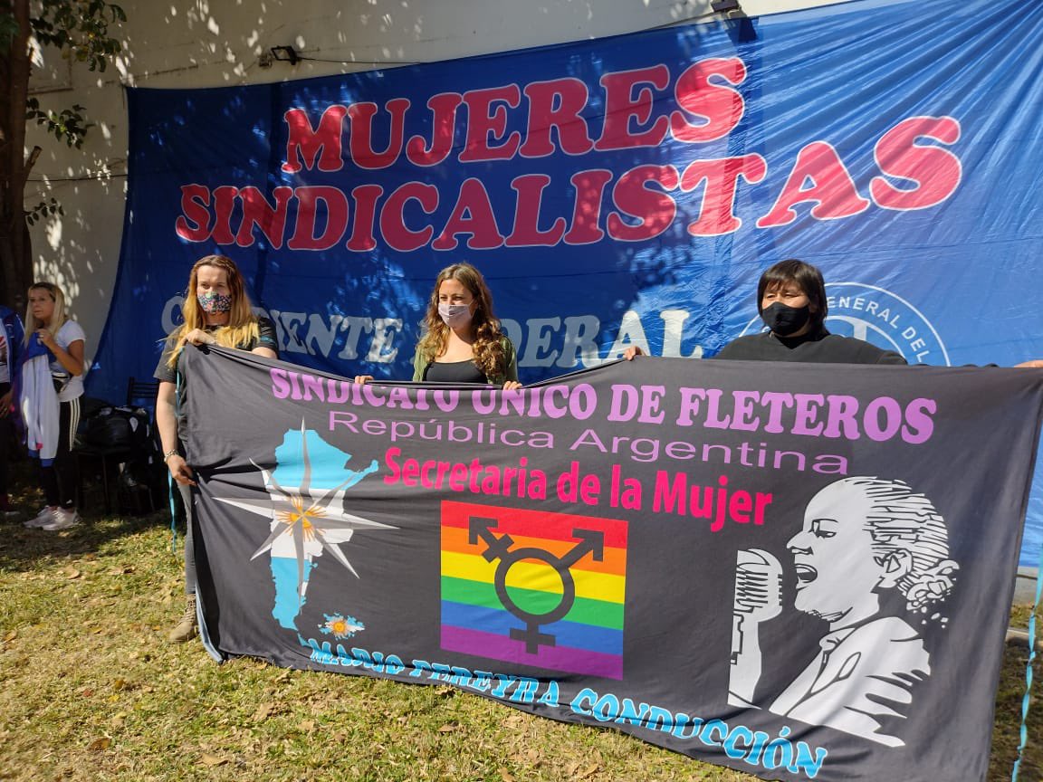 siunfletraok's tweet photo. 📍La Secretaría de la Mujer del SIUNFLETRA participó en #Quilmes del encuentro “Mujeres Sindicalistas de Quilmes, F Varela y Berazategui”, en el que estuvieron la Intendenta @mayrasmendoza, la diputada nacional @Vsiley y la directora de Equidad de @MinMujeresPBA @claudialazzaro_ https://t.co/LCSHCrXqTM