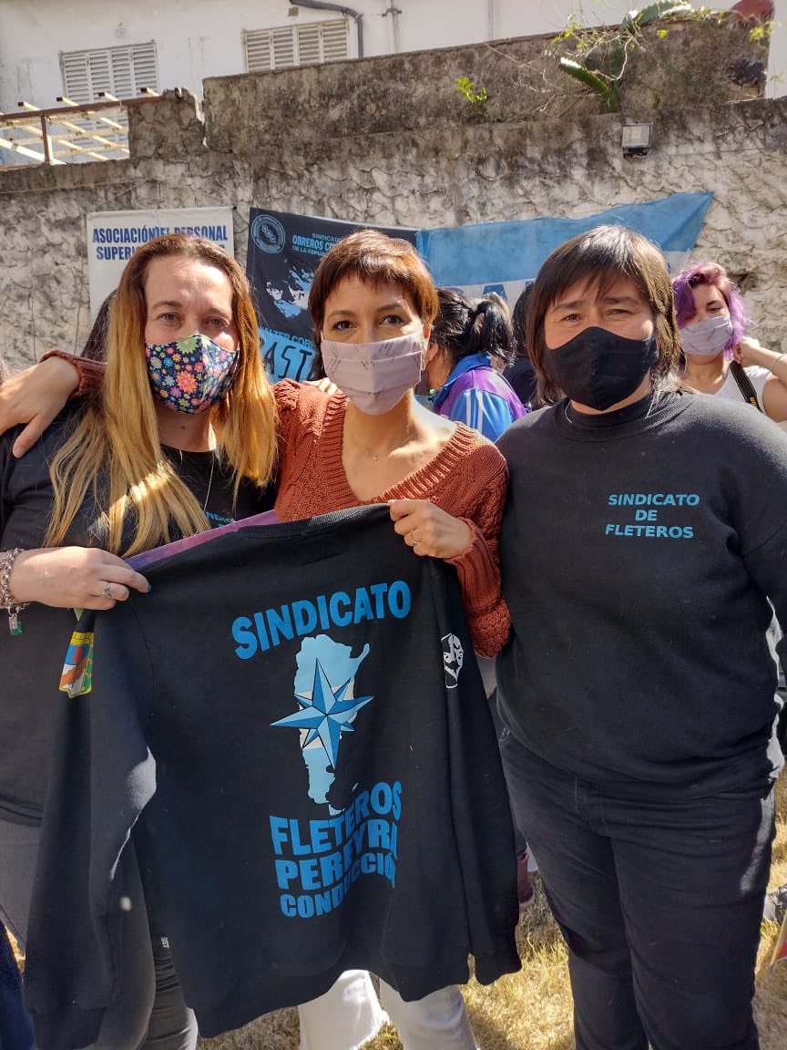 siunfletraok's tweet photo. 📍La Secretaría de la Mujer del SIUNFLETRA participó en #Quilmes del encuentro “Mujeres Sindicalistas de Quilmes, F Varela y Berazategui”, en el que estuvieron la Intendenta @mayrasmendoza, la diputada nacional @Vsiley y la directora de Equidad de @MinMujeresPBA @claudialazzaro_ https://t.co/LCSHCrXqTM