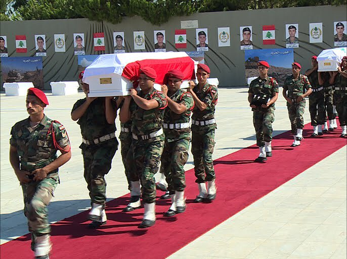 يمرّون كالاطياف.. رجالٌ، كزهور الربيع.. كطيورٍ، كفراشات ٍ من موسمٍ الى موسم.. وكأنّهم، لا يحبّون الروايات الطويلة.. يتركوننا، والحيرة فينا.. يبقى عطرهم، تبقى كلماتهم، يمشون وكأنهم يطيرون، لا يسعهم هذا العالم.. كمّ هم صادقون، وكرمهم حتى الجنون الى الشهادة..