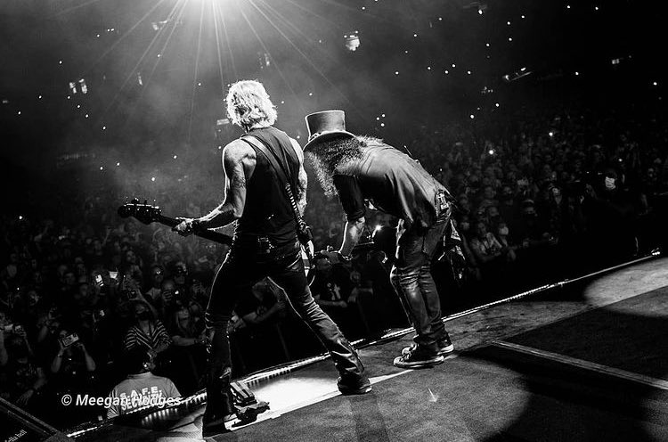 slash_mob's tweet photo. Las Vegas, NV / Allegiant Stadium - 08/27/21 #gunsnroses #gnr #slash #duffmckagan #richardfortus

by Meegan Hodges https://t.co/U9JTPbjtjY