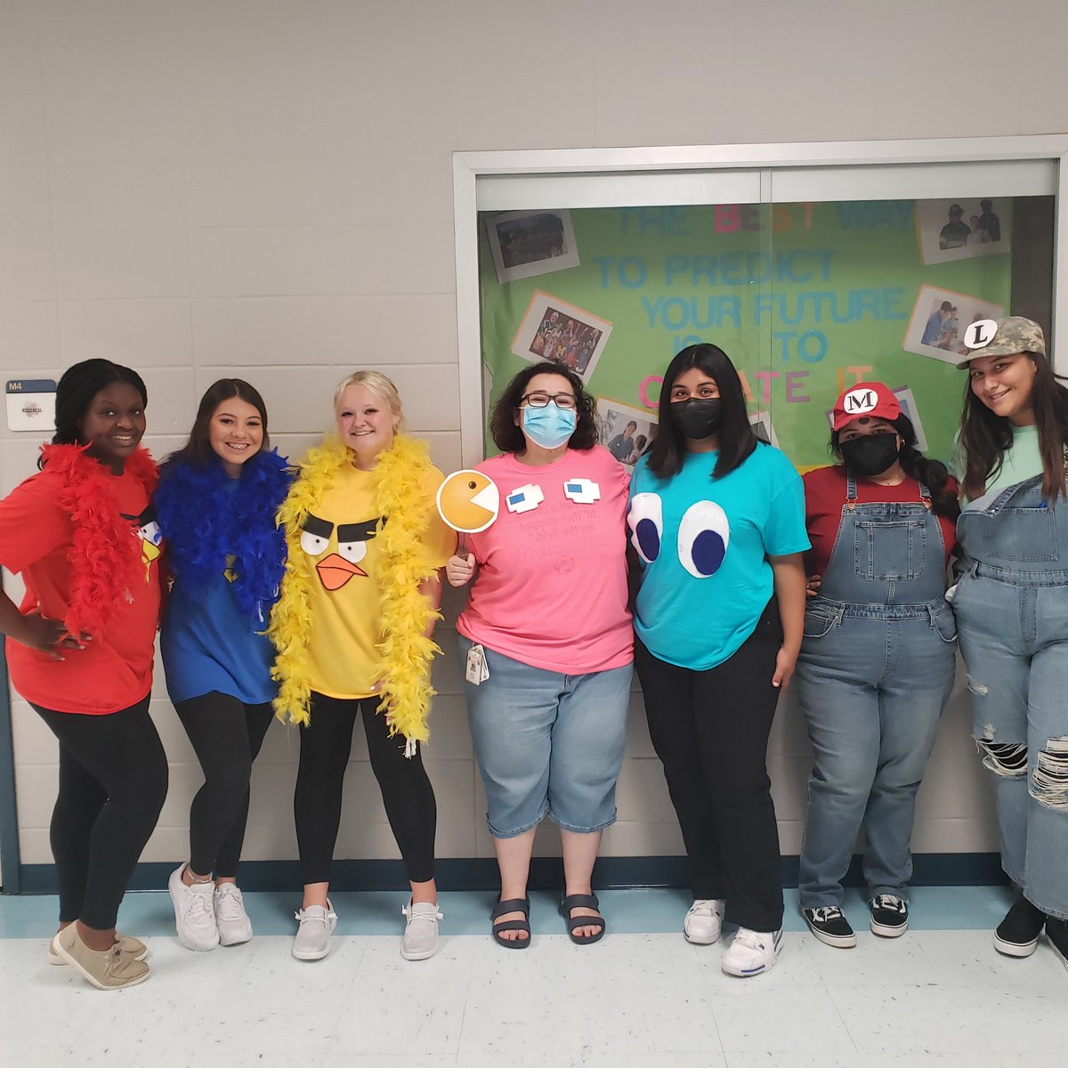 AVID Seniors and Mrs. Tucker are HoCo ready!! <a href="/alvin_stuco/">Alvin Stuco</a> <a href="/Alvin_Cheer/">Alvin HS Cheer</a> 
<a href="/Jacket_Theatre/">AHS YellowJacket Theatre Co.</a>
<a href="/AISDCTE/">Alvin ISD CTE Department</a>
#AlvinStuCo #GetYourGameOn
