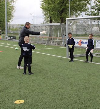 Keepersschool_F's tweet image. 🧤8 𝐄𝐗𝐓𝐑𝐀 𝐏𝐋𝐄𝐊𝐊𝐄𝐍 𝐁𝐄𝐒𝐂𝐇𝐈𝐊𝐁𝐀𝐀𝐑*🧤
(*𝑢𝑖𝑡𝑏𝑟𝑒𝑖𝑑𝑖𝑛𝑔 𝑤𝑒𝑔𝑒𝑛𝑠 𝑣𝑒𝑙𝑒 𝑎𝑎𝑛𝑚𝑒𝑙𝑑𝑖𝑛𝑔𝑒𝑛)
✅ ZONDAG 12 SEPTEMBER START NAJAARSCURSUS 
keepersschoolfrankderuiter.nl
#keeper #cursus #schiedam #talent