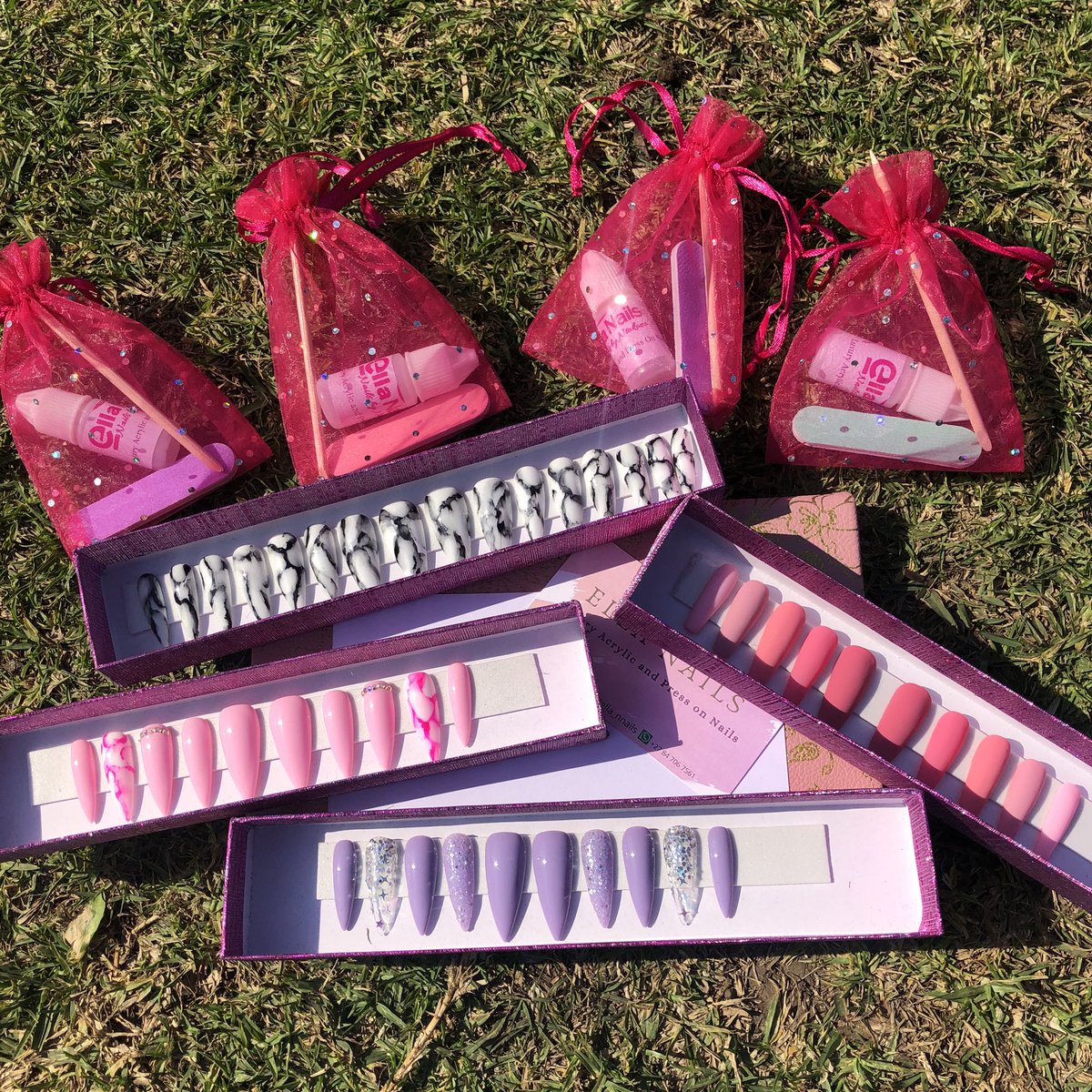 ella_nnails's tweet photo. Girl plug 🔌 
Small business alert 🚨

Press on nails available
Magnetic eyelashes
Strip lashes
Please DM or visit
https://t.co/bWvdbw0jki

#GirlTalkZA zinhle #ad #Giveaway https://t.co/xYey6lINyJ