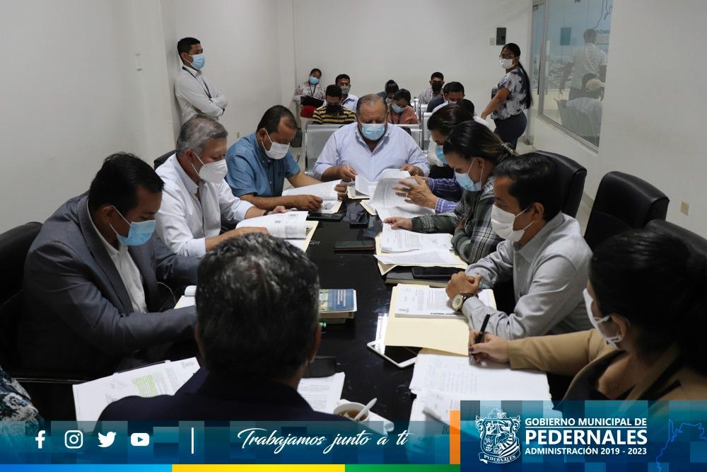 GADMPedernales's tweet photo. En #SesiónDeConcejo se aprobó unificación de predios de claves catastrales 510102034002000000 y 510102034003000000 ubicados en sitio #Lechugal, parroquia #Cojimíes de #WalterSaenz apoderado especial de #DiegoHeredia, representante legal de microempresa La Torre del Vigía Ecuador. https://t.co/eKXEzc4Tyr