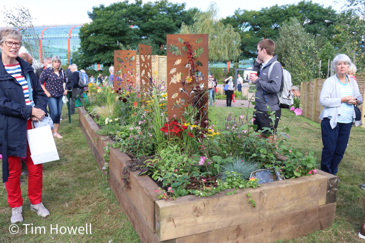 TimHowellX's tweet photo. #BBCGWLive @BBCGWLive I loved the weathered steel screens on “Seed to Flower” by Jayne Probyn. The border is inspired by the @OakTFarmConcert Project in Staffordshire which provides training and supported occupation for adults with learning disabilities, in a rural environment https://t.co/GPbly8aKPU