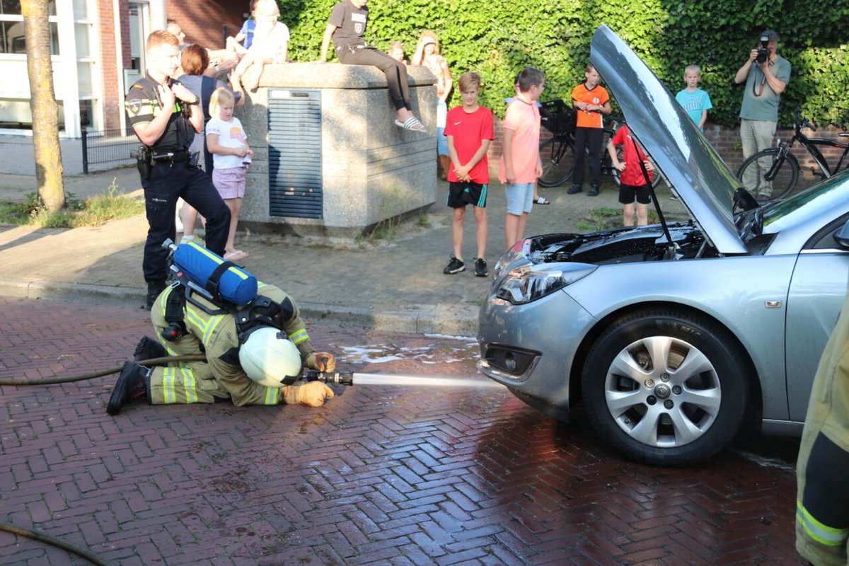 Brandweer rukt uit voor autobrand in Hoogeveen - #Drenthe