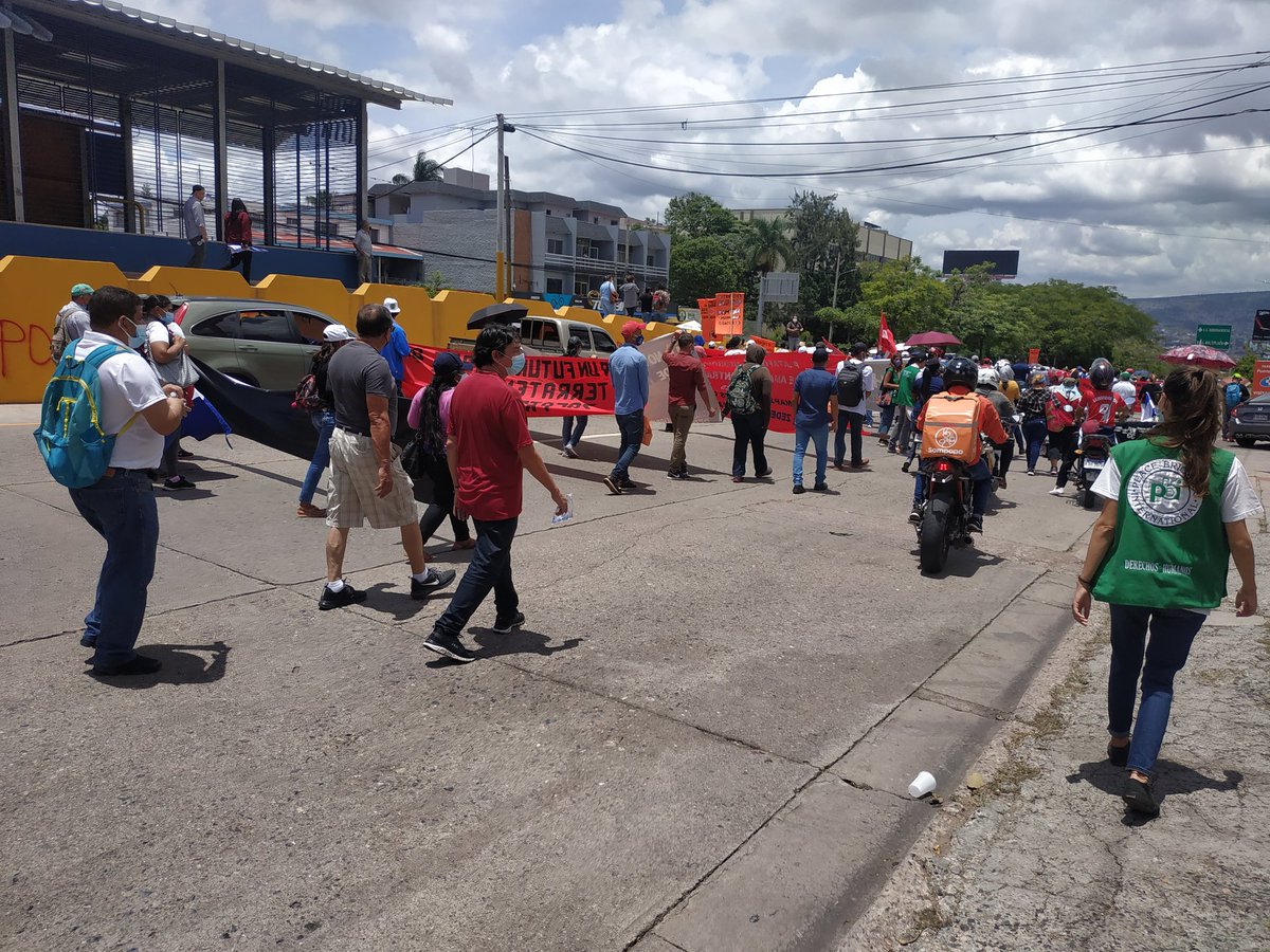 PBIHonduras's tweet photo. #Pbiobserva la movilización en #Tegucigalpa en contra de las #Zedes y de la entrega del territorio
Esta acción coincide con el #DiaDelDetenidoDesaparecido https://t.co/bfZJMPbeER