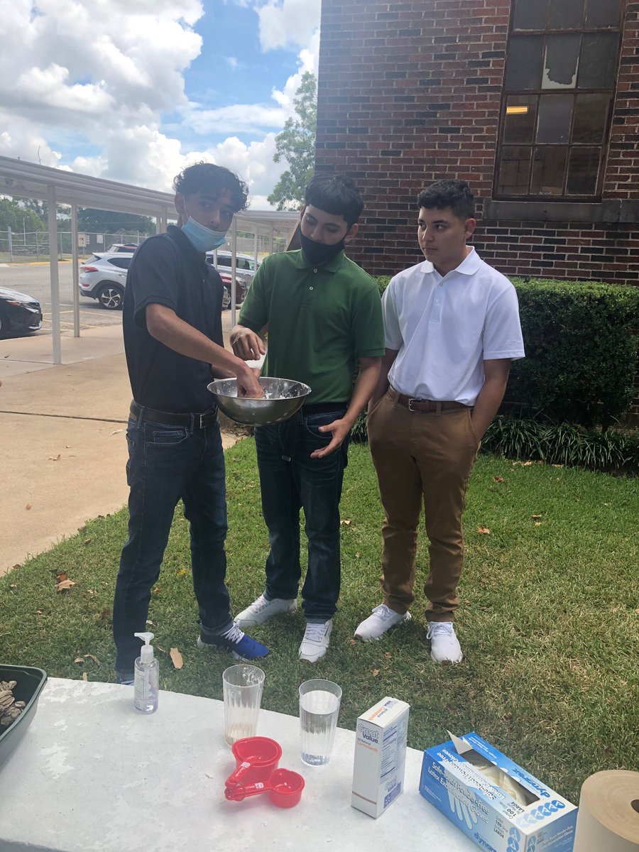 PrideAcadBISD's tweet photo. DAEP students participating in a science experiment. 
Awesome Job, Mrs. Stapleton!!!!! @PrideAcadBISD @BISDwiredTeam @BrenhamCommEd https://t.co/OgMmgGPcc9