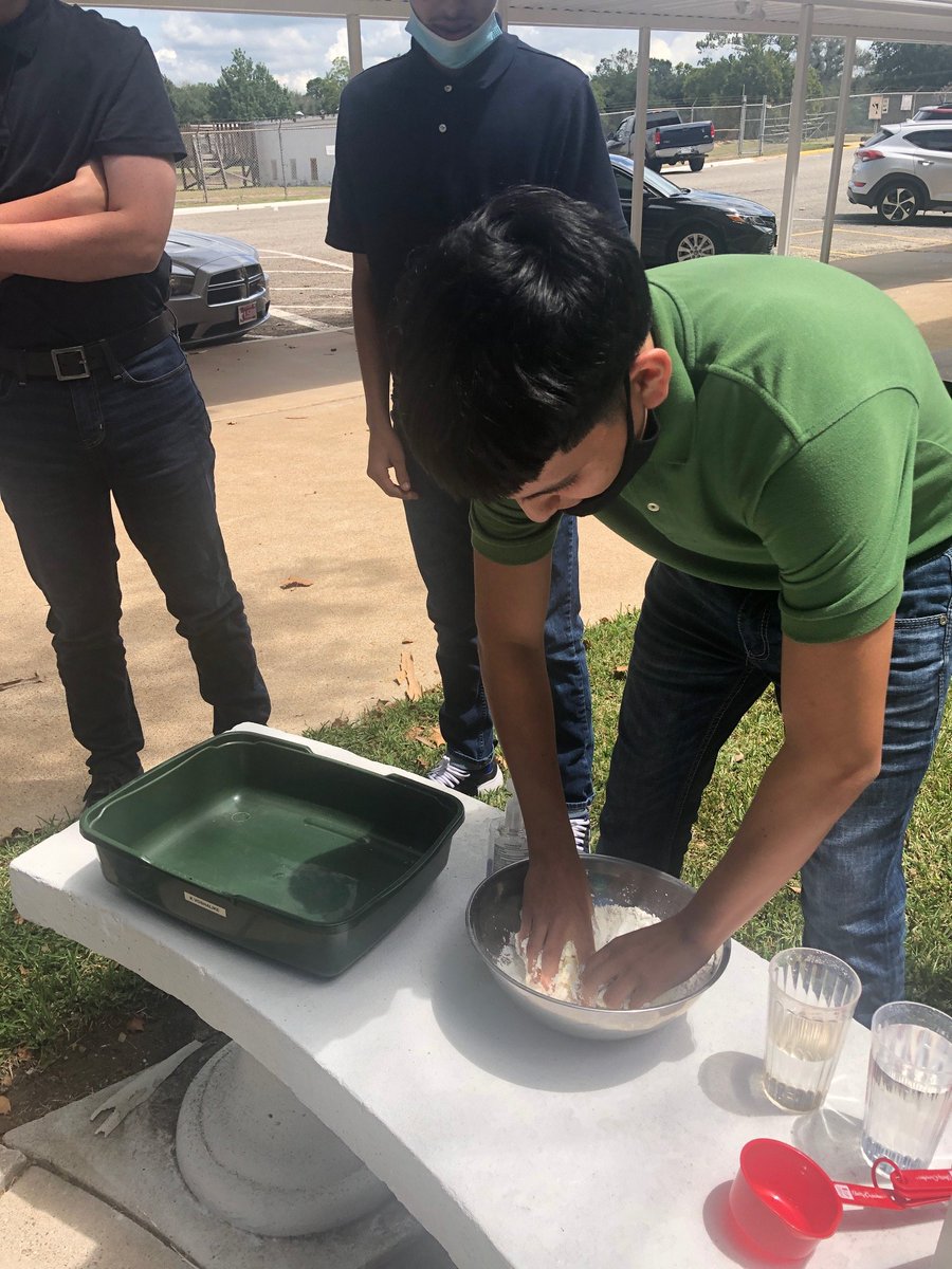 PrideAcadBISD's tweet photo. DAEP students participating in a science experiment. 
Awesome Job, Mrs. Stapleton!!!!! @PrideAcadBISD @BISDwiredTeam @BrenhamCommEd https://t.co/OgMmgGPcc9