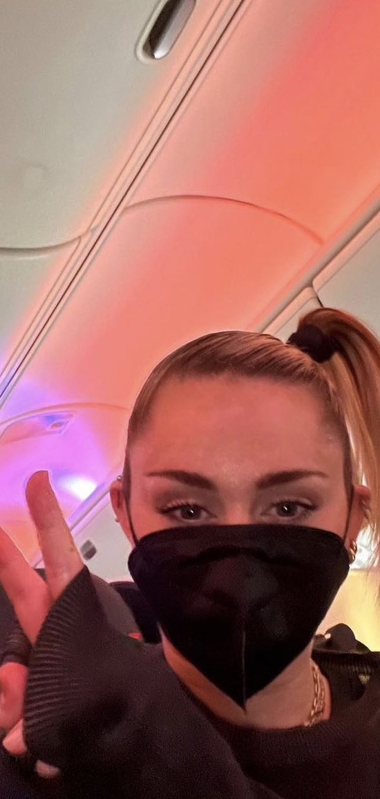 MileyRaySlays's tweet photo. Miley @ Summerfest is in 18 days!!! 🔥 @MileyCyrus @Summerfest https://t.co/U9mvMNgcng