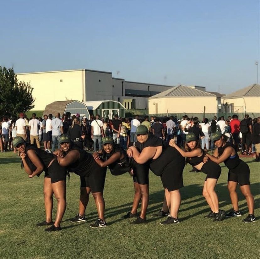 dancing_gabbz's tweet photo. 3 years ago dance performing with @Definition_UNT at #KerrBeach2k18 ๐ข I miss my dance teammates ๐ฅฐ https://t.co/DCA30nl6nW