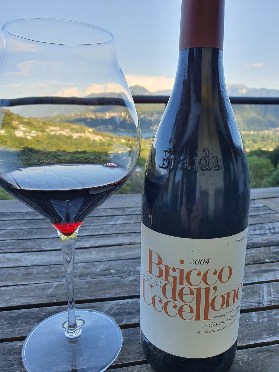 From our cellar on this gorgeous late summer eve an equally stunning wine: @raffabraida 2004 @barberadasti #BriccodellUccellone. Full-bodied, smooth & delish, w/spiced cranberry, licorice, incense & tobacco. Velvety, still going strong. Love that it's 14.5% abv, not 15% or more
