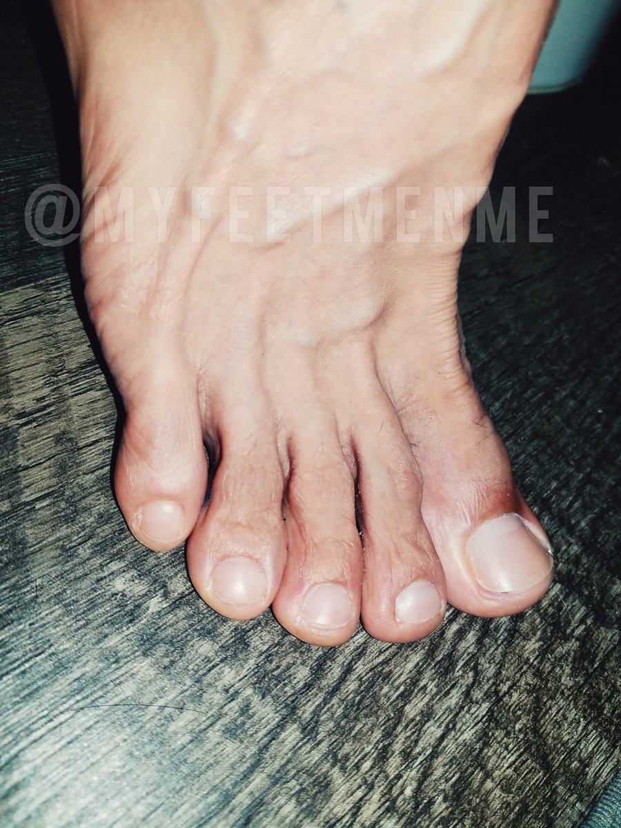 myfeetmenme's tweet photo. I love my pinky toes lol #men #mensfeet #feet #toes #barefoot #pinkytoes https://t.co/eMExoeolqN