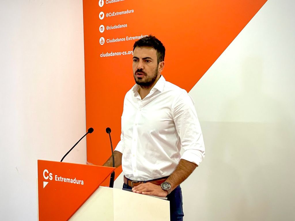 🚨 Exigimos verdaderas soluciones para la llegada del tren, el recibo de la luz y la falta de empleo.

🗣️ @Salazar_David_: "Estamos cansados de falsas promesas". 

🍊 Desde Cs Extremadura pedimos volver a la normalidad prepandémica.

🗞 bit.ly/3yuui2j