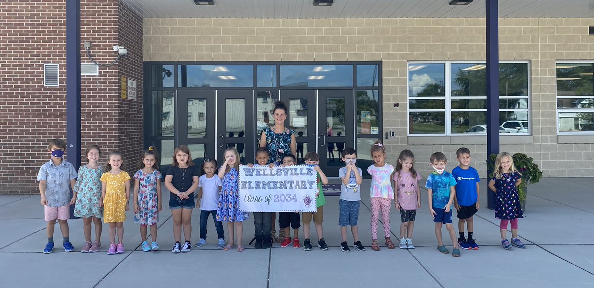 WESpolarbears's tweet image. Class of 2034 began their polar bear careers today!!! So happy to have them! #reCONNECTNYCSD #inspireWES #becomebelongNYCSD #WeStandTogether