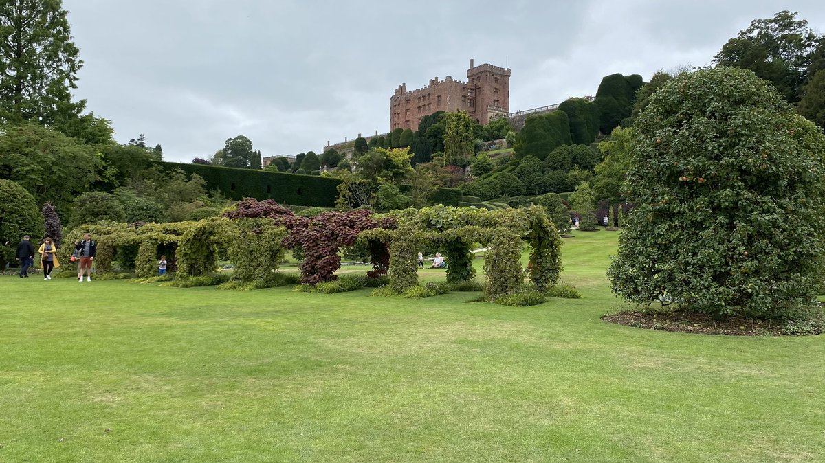 robineatch's tweet photo. @nationaltrust @ChirkCastleNT @NTPowisCastle Yes we were lucky with the weather again. Thanks for another lovely day. https://t.co/TI5I4hz4cW