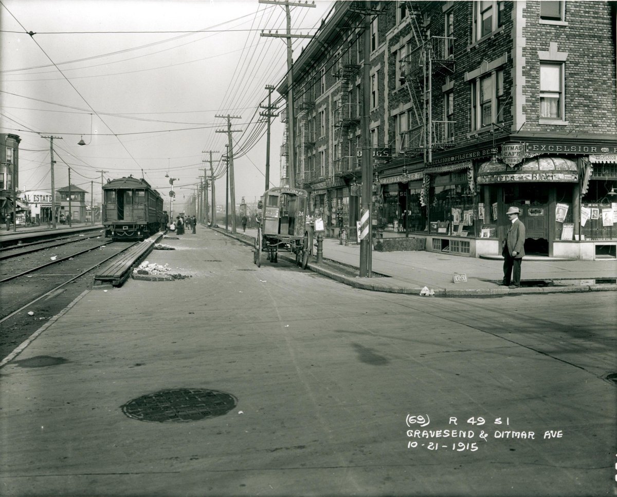 #DidYouKnow that the <a href="/MTA/">MTA</a> has its own small freight railroad? The South Brooklyn Railway is operated by NYCT and connects the BMT West End line to the mainline US railroad network. Taken in 1915 by Pierre P. Pullis, this #NYTMCollection photo shows the railway in Brooklyn.