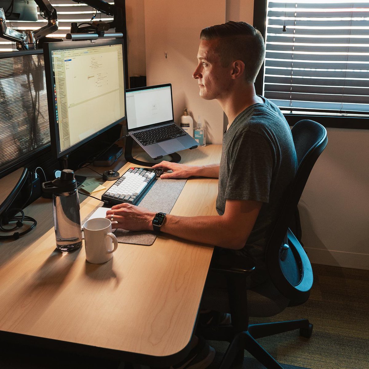 twelvesouth's tweet photo. Thanks for including our #Curve #MacBook stand in your Desktop Setup Tour  @ericwelander! We're so glad you love it 😍  
Be sure to check out the tour here https://t.co/rVqwxMto1D and shop for your #DesktopStand at #TwelveSouth 👉 https://t.co/lURCzrfVae #MacBookAccessories https://t.co/tQpKmv26od