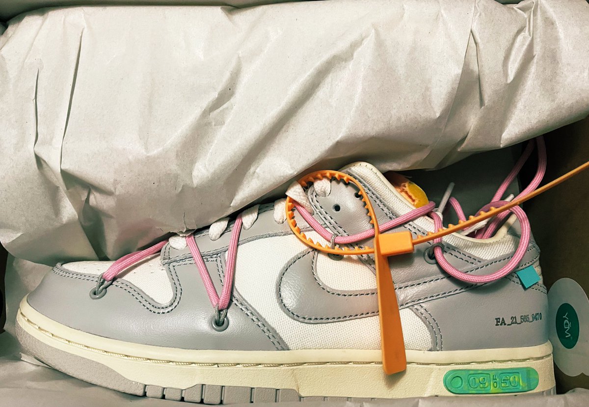 EngineeredPsyko's tweet photo. Update⚠️ that I forgot to post cuz I was so DAMN excited 😜. #Gotem delivered on the 25th, safe&amp;sound, thx @FedEx 🙏🏽! My @Nike #OffWhiteDunks #SNKRS by @virgilabloh are 🥁 #9of50 Thank You @Nike for giving people a fair chance at copping! #snkrsliveheatingup https://t.co/1x361BSaU0