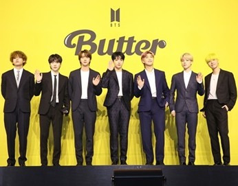 border_0131's tweet photo. @billboardcharts #BTS' "#Butter" lifts 8-7 after nine weeks atop the Hot 100, as it leads Digital Song Sales for a 13th week (68,800, up 25%, sparking the chart's top Sales Gainer award). https://t.co/EZkcpwUoij