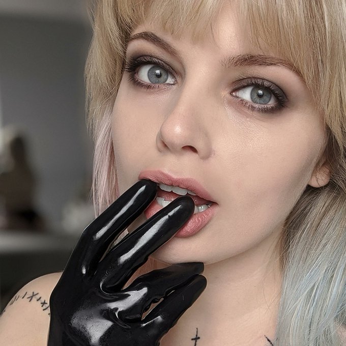 I'm back. Properly. And I'm feeling fucking excellent. https://t.co/U8nnMexz4G<a href="/tag/edinburgh"class="tags"><span>#edinburgh</span></a>