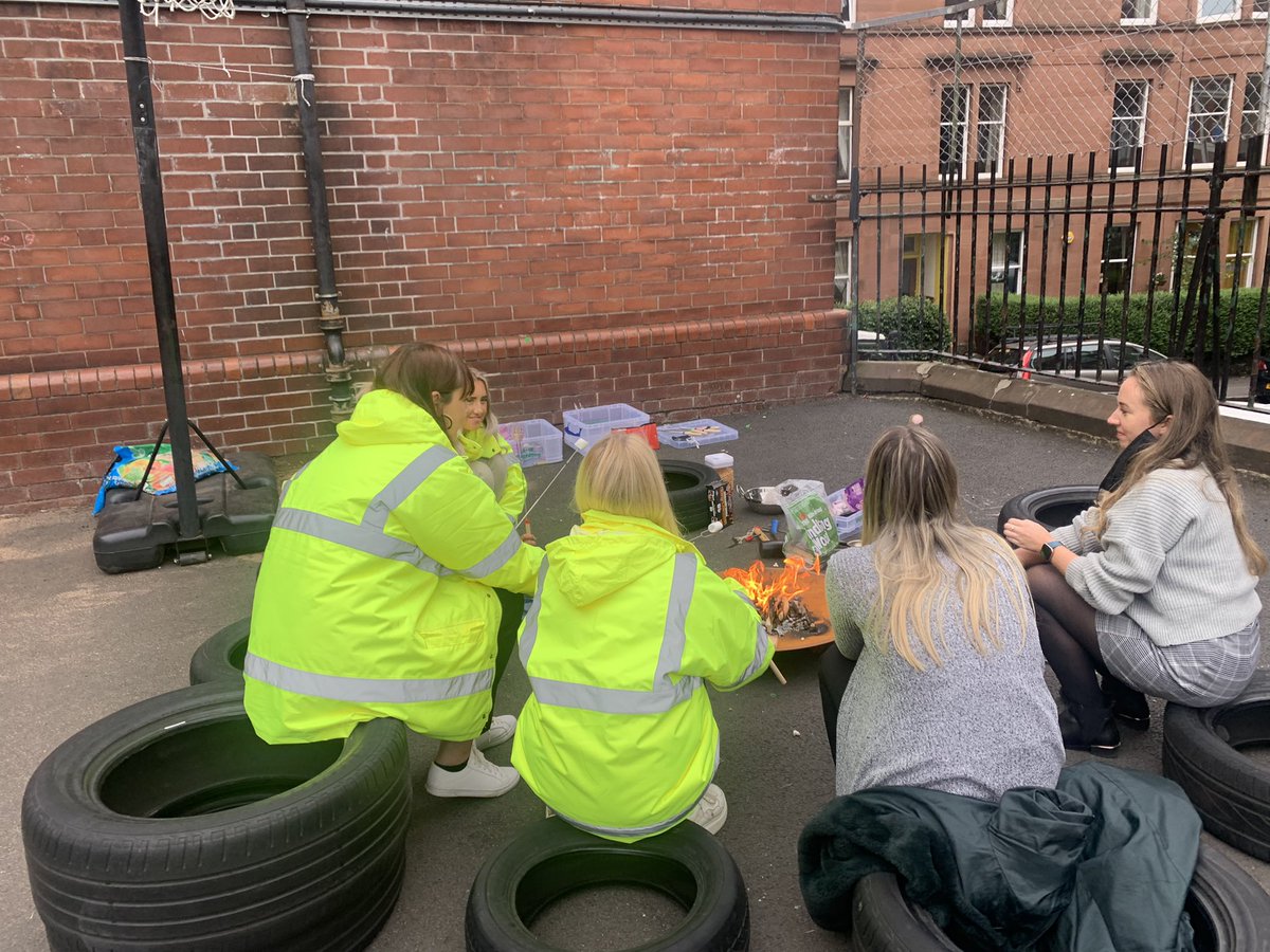 RossElaineross's tweet photo. Staff training on our @StCharlesGla #OutdoorLearningFramework after school today. Workshops on #RiskAssessments, #DrawingMaps, #Paracord crafts, #Knots and #ToolUse and, as always, #CampfireCooking with some #ToastedMarshmallows. Outdoor learning isn’t just for the pupils! https://t.co/5BN9Q1wXOC