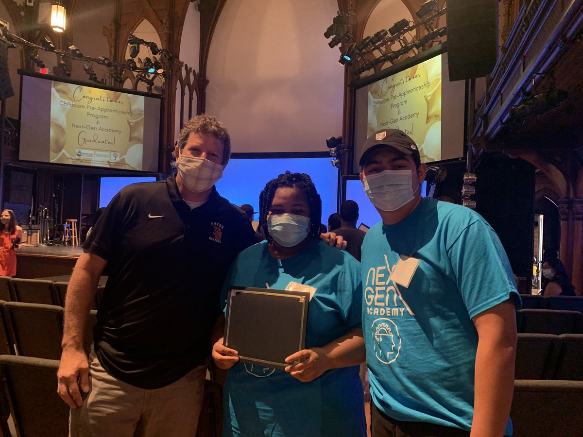 Congrats to Jessica and Diego (pictured here with Dr. Fine) for completing their 3-week technology training with Dutchess County’s Next Gen Academy! Nice work! #dragonpride @MrHicks_DHS