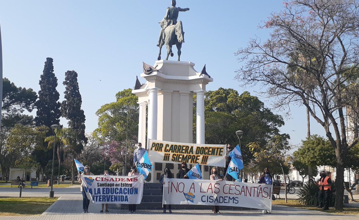 cisadems2's tweet photo. CISADEMS FRENTE A CASA DE GOBIERNO EN LA MAÑANA
¡NO A LAS CESANTIAS! https://t.co/Q2jbFHuDjZ
