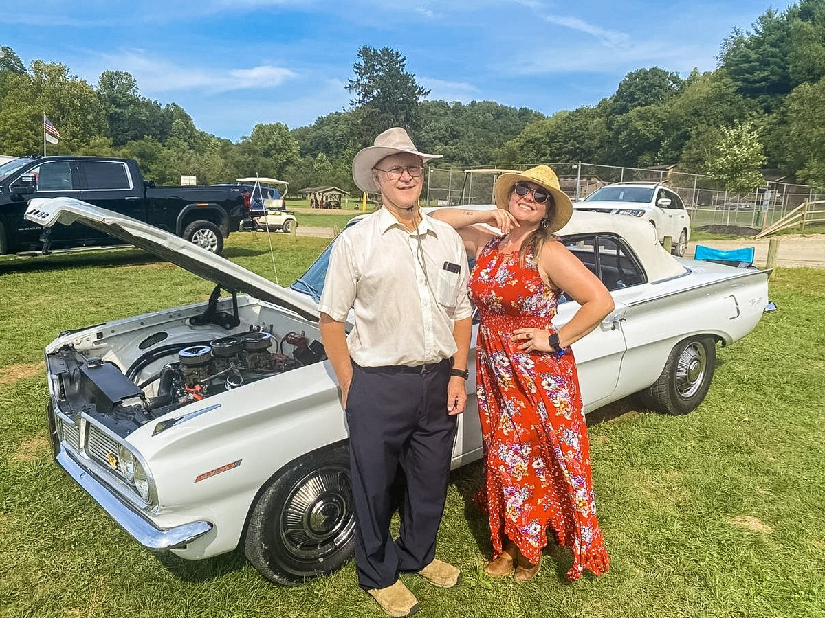 CampTRA's tweet photo. Who is ready for another car show? #wanderlusters #travelgram #familieswhotravel #lifeontheroad #gorving #simplyadventure #seeyououtthere #getoutside #neverstopexploring #exploretocreate #letscamp #camping #letsgocamping #outsideisfree https://t.co/x6TucGlUN5