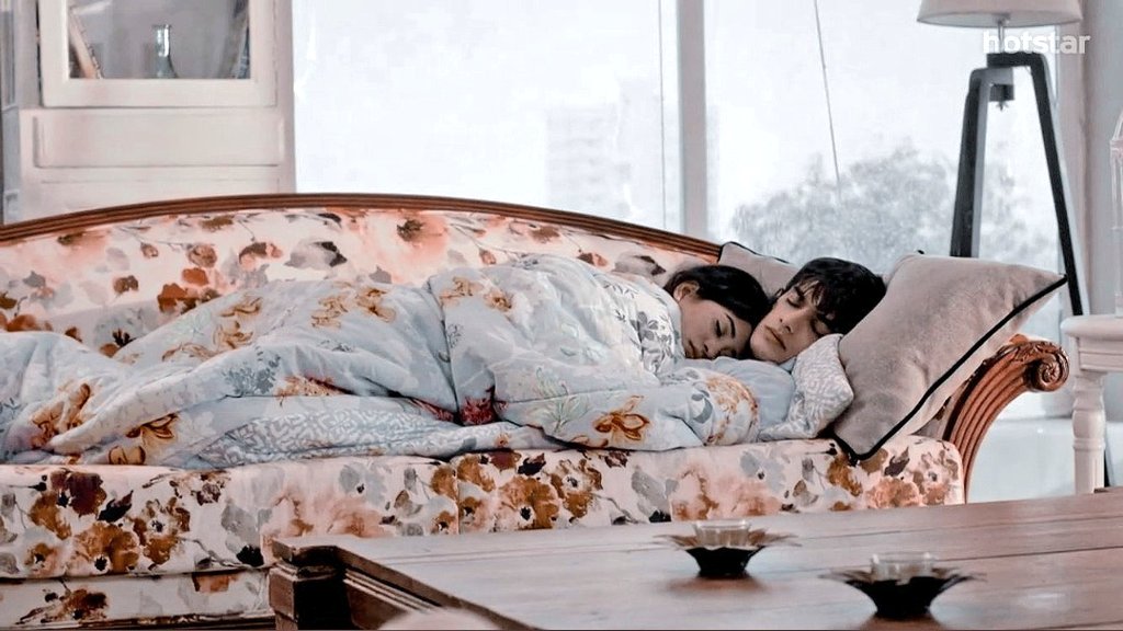 wisegirl_merna's tweet photo. look at them sleeping so peacefully 😭😍❤️ 

#yrkkh #mohsinkhan #ShivangiJoshi #kaira https://t.co/Dh1Q9lQoZ0