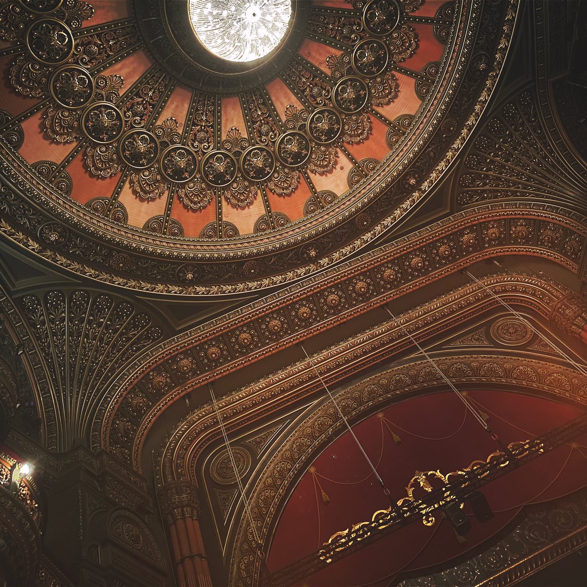 sunflowerof21's tweet image. Sat waiting for @magicgoeswrong at @GrandTheatreLS1
Can’t wait to see another @mischiefcomedy show. They’re brilliant! #magicgoeswrong