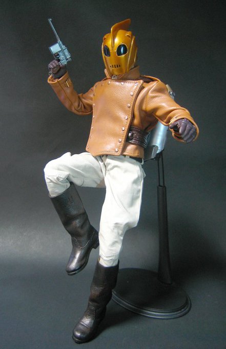 ロケッティア続編(!) 嬉しいなー。
手堅くまとめた映画で悪くないわよ。
こじんまりとしてると言われりゃあ、まあそうだけど。
女ロケッティア出ないかなぁ。
メディコムのロケッティアも新型出ねぇかなあ。 