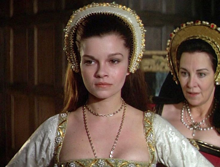cococookie01's tweet photo. Genevieve Bujold as Anne Boleyn with  Katherine Blake as her mother Elizabeth - from "Anne of the Thousand Days" 👑 👸 #anneboleyn #theladyanne
 #queenofengland #henryviii #anneofthethousanddays #houseoftudor #elizabethhoward #Thomasboleyn https://t.co/ATVMwWUsZy