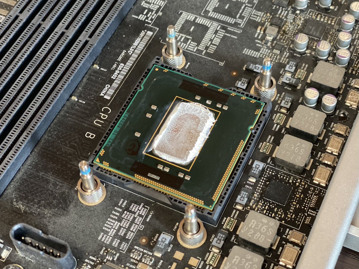 naochansuzuki's tweet photo. 真夏に動画エンコードしまくってたら殻割XEON X5690がお亡くなりに…😭
仕方がないので4コア8スレのE5520 x2で起動中🚶♂️…
もう一回殻割かな😭
#macpro
#macpro2009
#xeon
#xeonx5690 https://t.co/SG9gz5M8Yk